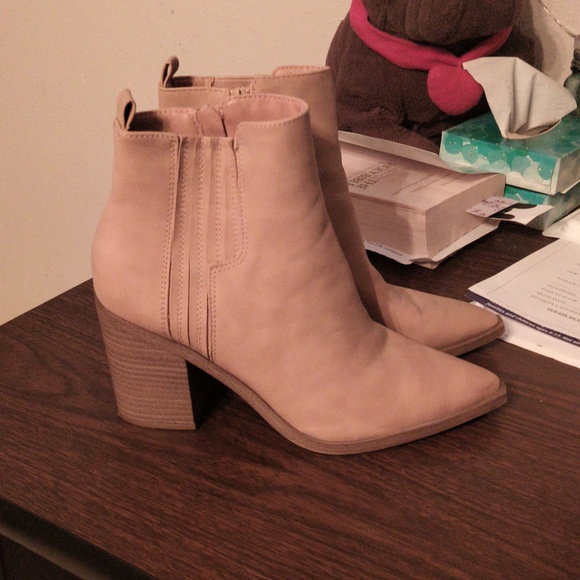 Universal Thread Boots - Picture 3 of 7